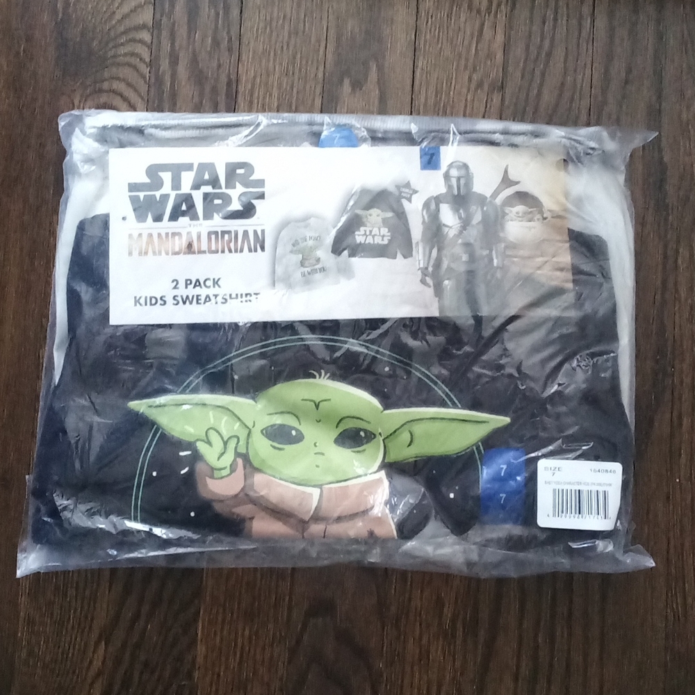 New! Boys Lot of 2 Pack Star Wars Grogu Mandalorian Crewneck Sweatshirts Shirts!
